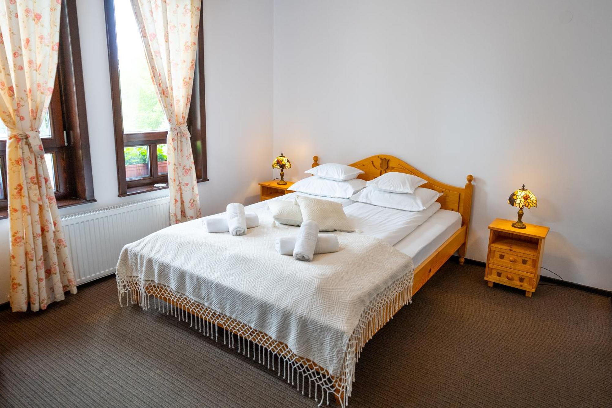 Hotel White Dove Pension Miercurea Ciuc Esterno foto